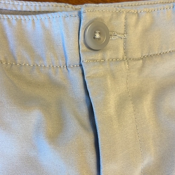 Under armour youth dress or golf shorts in light grey size youth 8 - Picture 2 of 7